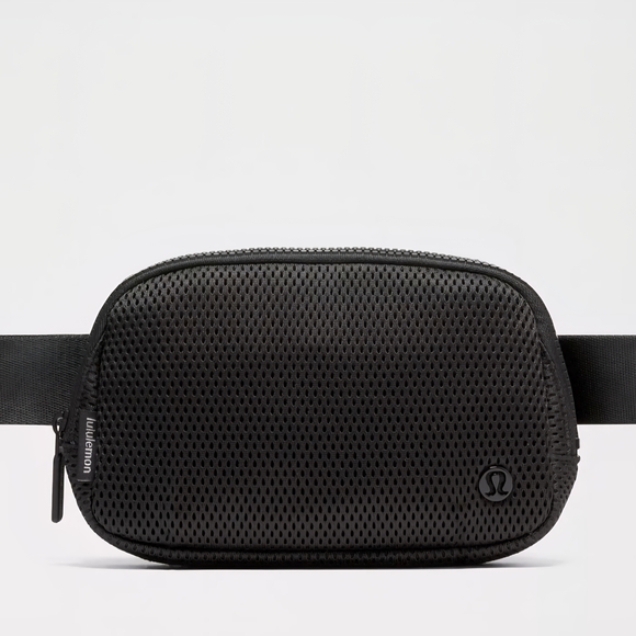 lululemon athletica Handbags - Lululemon Everywhere Belt Bag 1L Knit Mesh